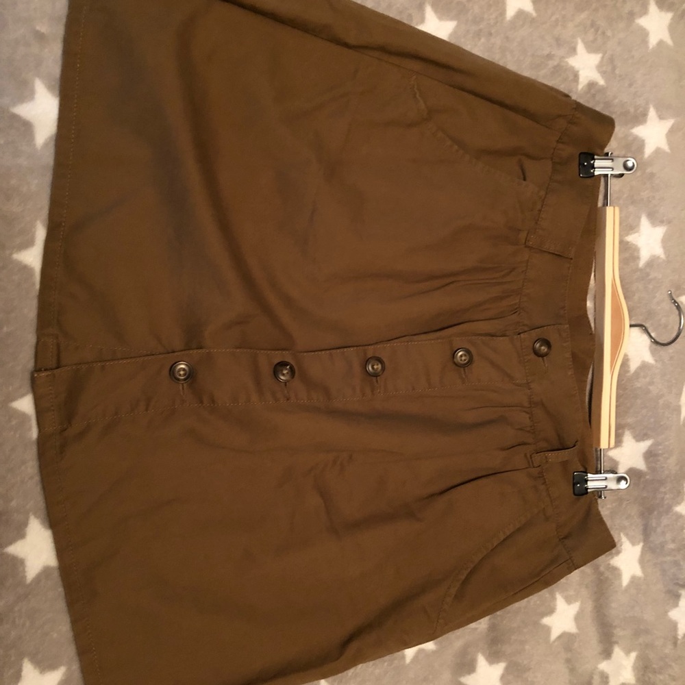 Cute skirt. Never worn!